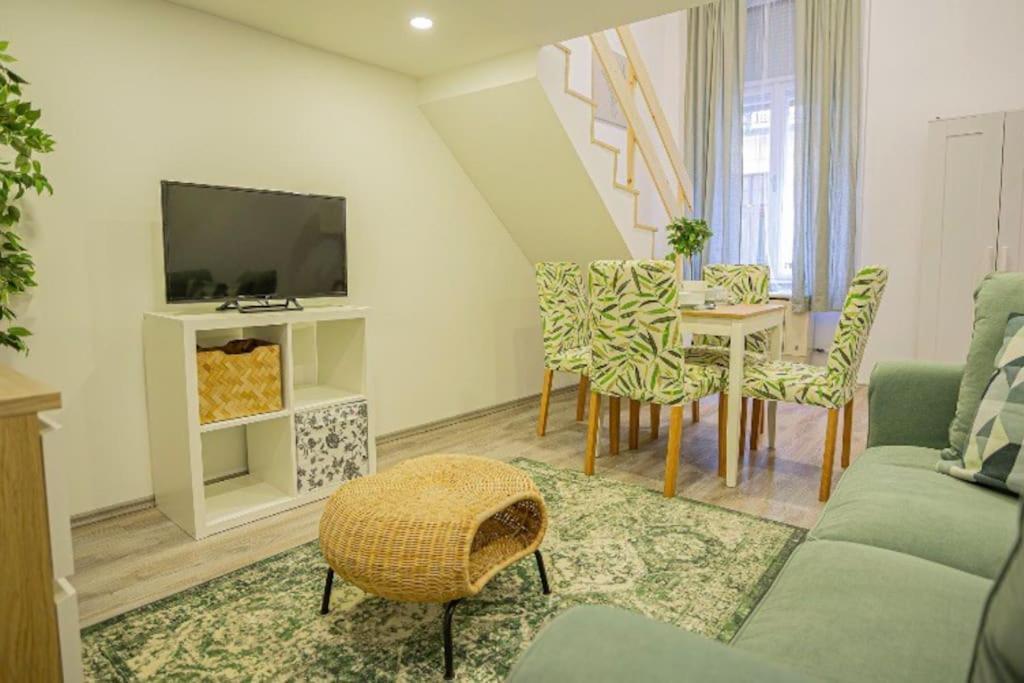 Cosy Flat In Akacfa Str., Aya Διαμέρισμα Βουδαπέστη Εξωτερικό φωτογραφία